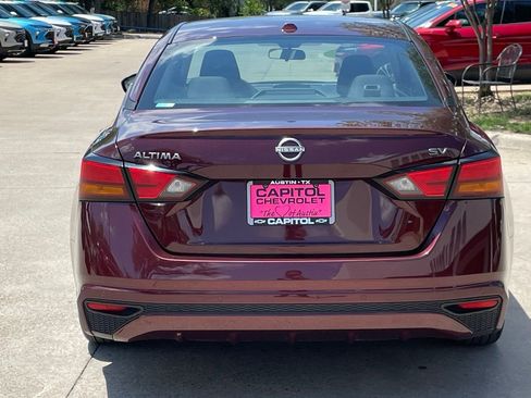 Used 2024 Nissan Altima 2.5 SV FWD image 5