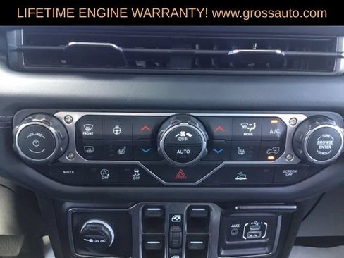 Used 2026 Jeep Wrangler Unlimited Sahara AWD/4WD image 30
