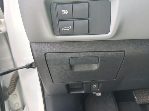 Used 2020 Toyota Highlander XLE FWD image 14