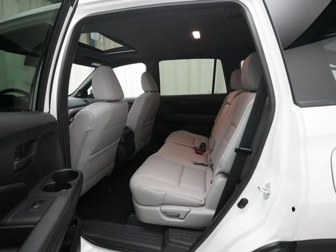 Used 2025 Honda Passport EX-L image 16