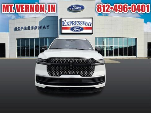 Used 2025 Lincoln Navigator Reserve AWD/4WD image 4