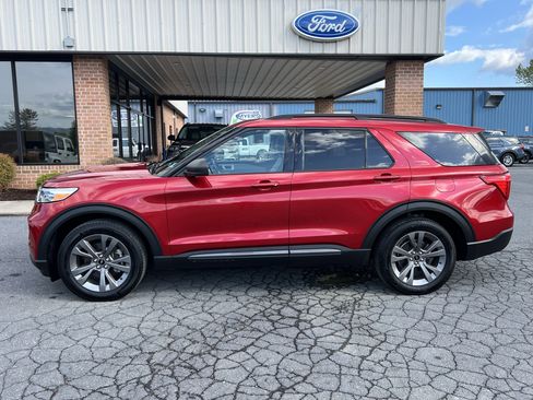 Used 2021 Ford Explorer XLT w/ Equipment Group 202A AWD/4WD image 1