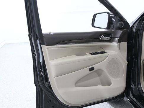 Used 2021 Jeep Grand Cherokee Overland image 4