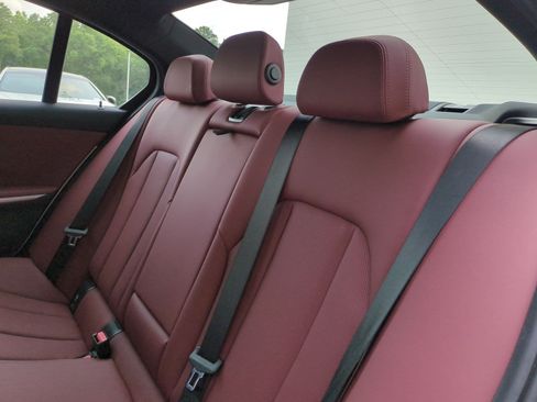 Used 2024 BMW 330e w/ Convenience Package RWD image 32