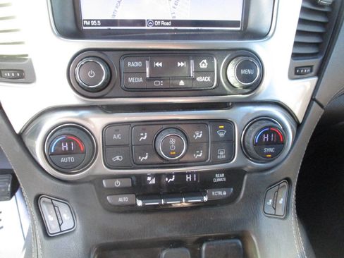 Used 2019 Chevrolet Suburban LT image 14