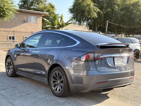 Used 2017 Tesla Model X 75D AWD/4WD image 2