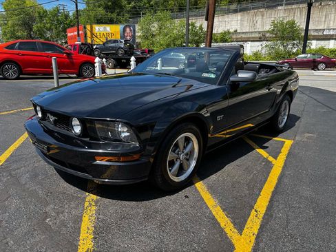 Used 2005 Ford Mustang GT RWD image 3