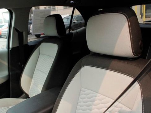 Used 2019 Chevrolet Equinox LT FWD image 14