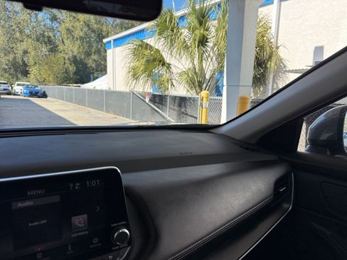 Used 2025 Nissan Rogue SV image 36