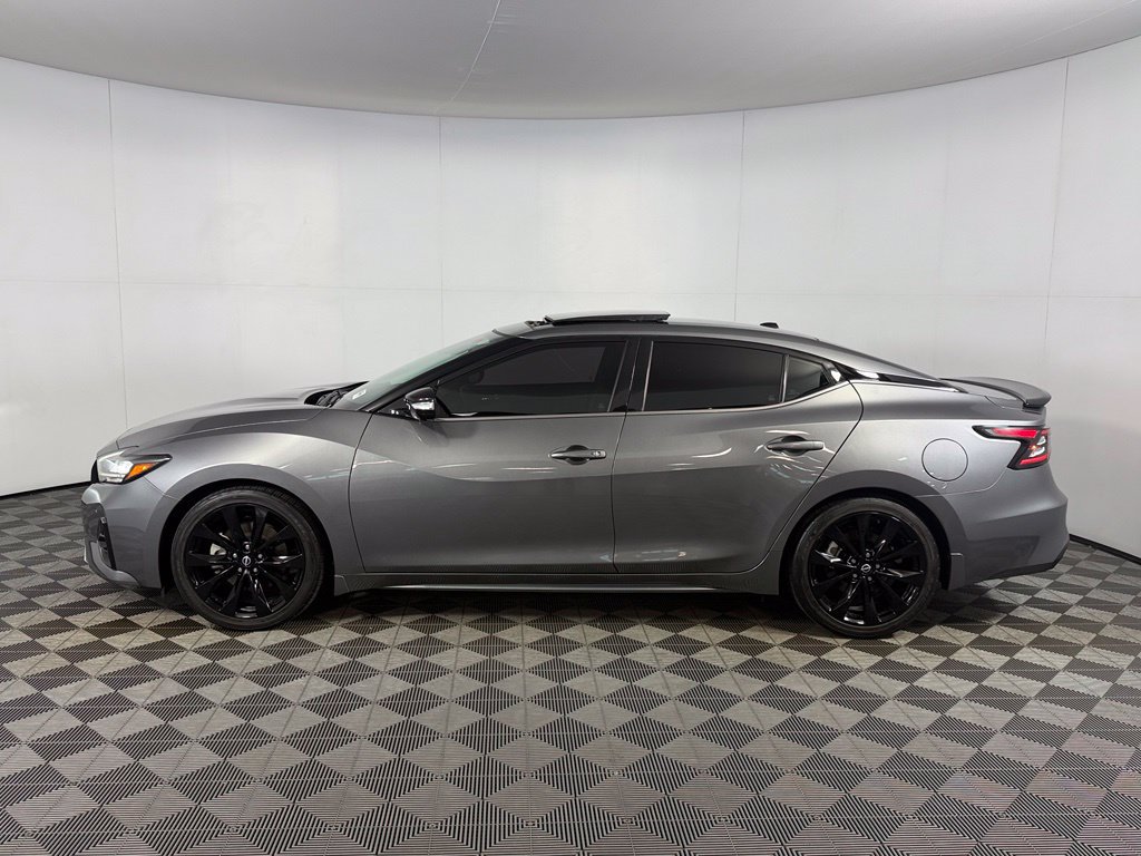 Used 2023 Nissan Maxima SR w/ Sport Mat Group FWD image 11