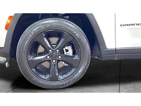Used 2024 Jeep Grand Cherokee L Altitude AWD/4WD image 22