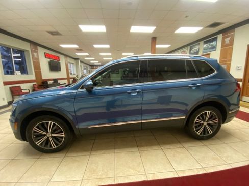 Used 2018 Volkswagen Tiguan SEL image 4