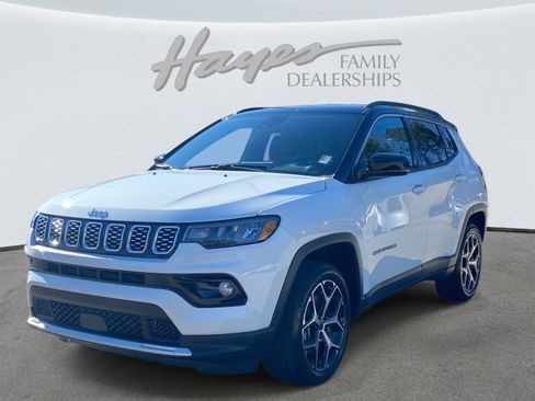 Certified 2025 Jeep Compass Limited image 10
