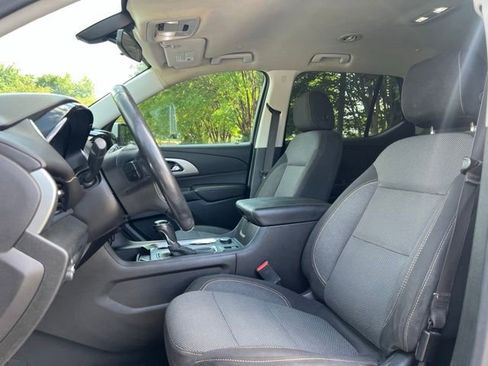 Used 2018 Chevrolet Traverse LT FWD image 12