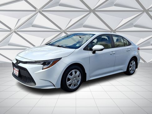 Used 2021 Toyota Corolla LE image 4