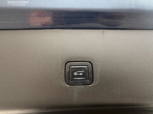 Used 2023 Chevrolet Traverse LT w/ Rear Camera Mirror Package AWD/4WD image 11