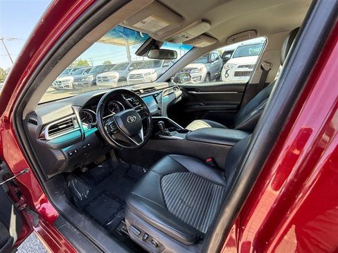 Used 2018 Toyota Camry SE FWD image 19