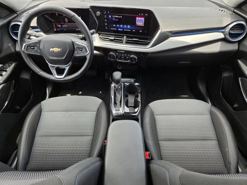 Used 2025 Chevrolet Trax LT w/ LT Convenience Package FWD image 25