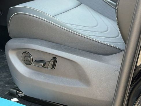 New 2026 Volkswagen Tiguan SE AWD/4WD image 17