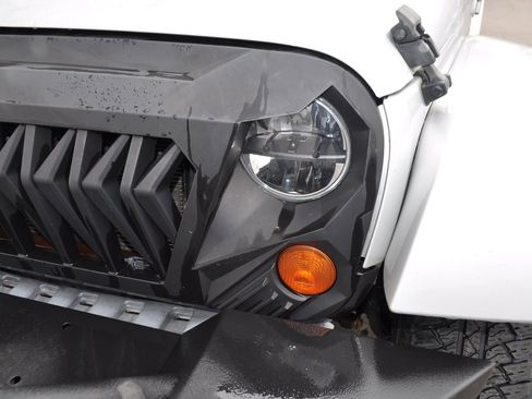 Used 2008 Jeep Wrangler Sahara w/ Dual Top Group AWD/4WD image 8