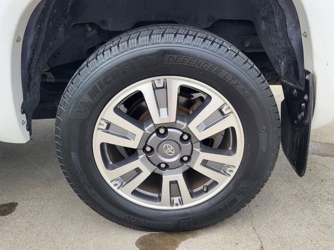 Used 2018 Toyota Tundra Platinum image 32