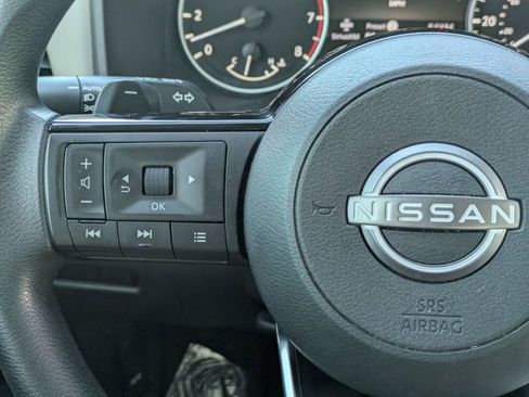 Certified 2023 Nissan Rogue SV FWD image 17