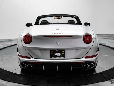 Used 2016 Ferrari California T image 17