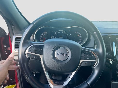 Used 2022 Jeep Grand Cherokee Laredo X image 11