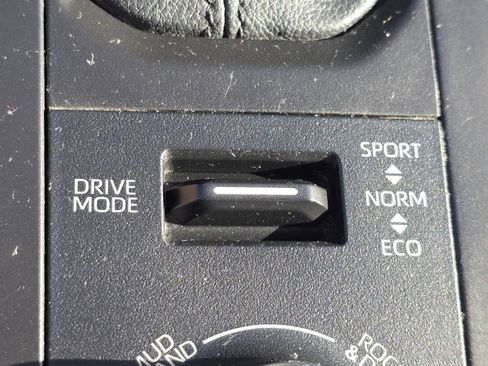 Used 2021 Toyota Highlander XSE image 28