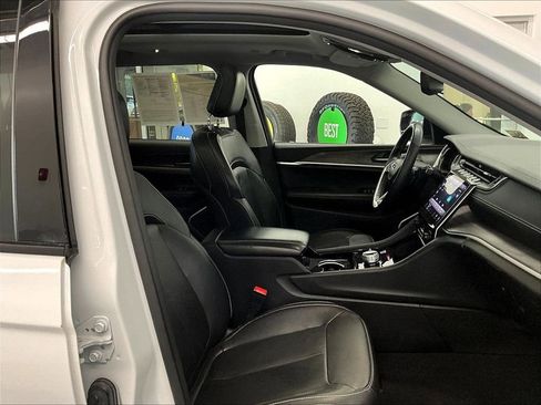 Used 2022 Jeep Grand Cherokee L Limited image 11