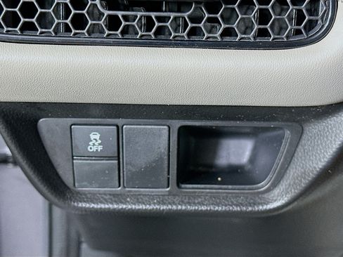 Used 2025 Honda HR-V LX image 17