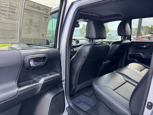 Used 2022 Toyota Tacoma TRD Sport w/ TRD Premium Sport Package AWD/4WD image 40