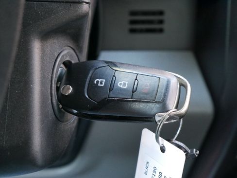 Used 2017 Ford F150 XLT w/ XTR Package image 8