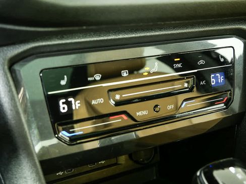 Certified 2023 Volkswagen Tiguan SE w/ Panoramic Sunroof Package image 19