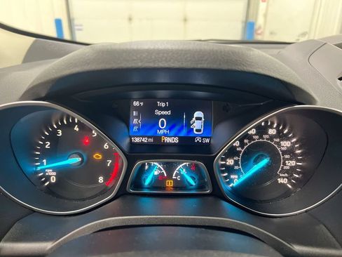 Used 2017 Ford Escape SE FWD image 12