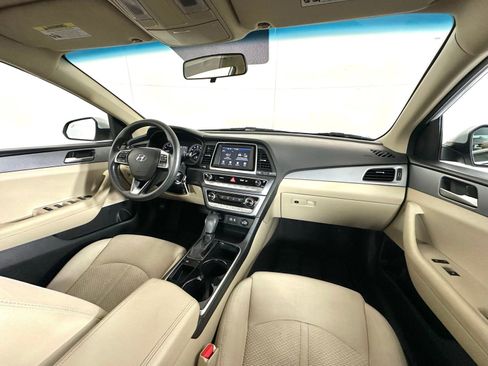 Used 2018 Hyundai Sonata SE image 2