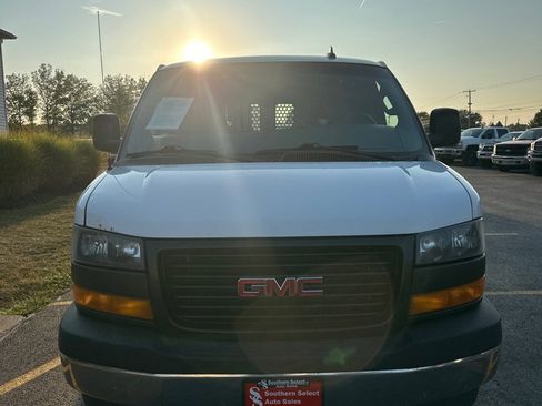 Used 2019 GMC Savana 2500 w/ Driver Convenience Package image 3