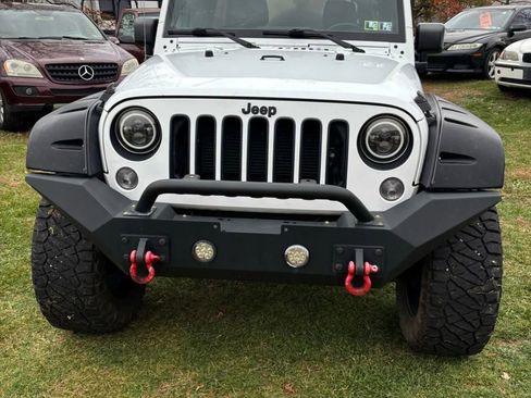 Used 2016 Jeep Wrangler Unlimited Sahara image 19