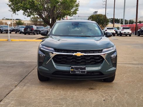 Certified 2025 Chevrolet Trax LS image 3