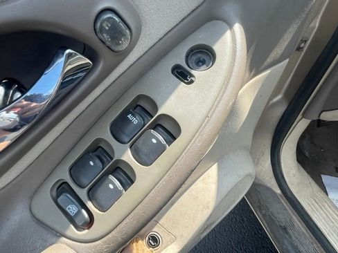 Used 2005 Chevrolet Malibu LS FWD image 11