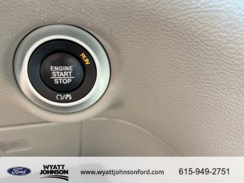 Used 2023 Chrysler Pacifica Touring-L image 37