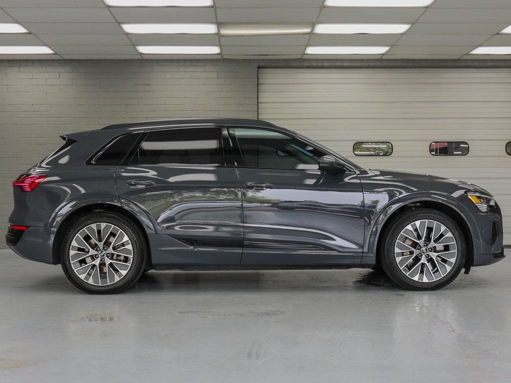 Used 2024 Audi Q8 e-tron Prestige w/ Prestige Package AWD/4WD image 3