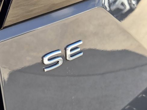 New 2026 Volkswagen Atlas Peak Edition image 9