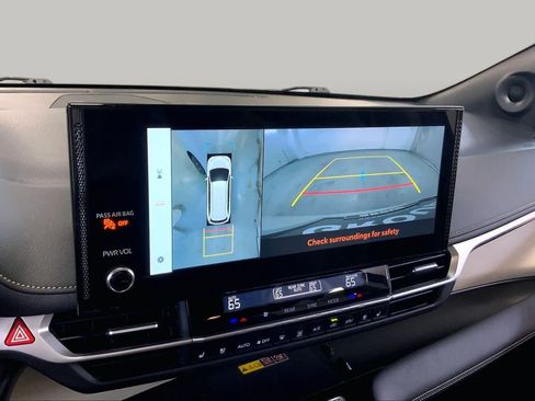 Used 2025 Toyota Sienna Platinum AWD/4WD image 26