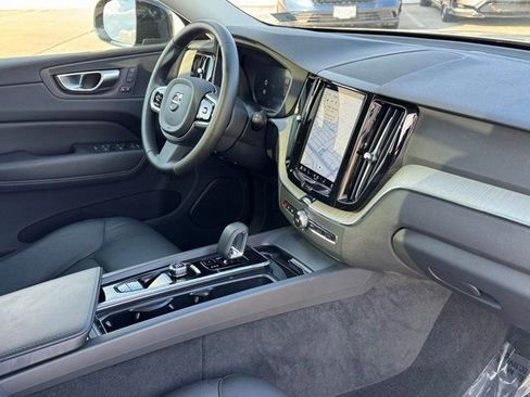 Used 2025 Volvo XC60 B5 Plus image 10
