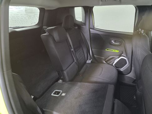 Used 2018 Jeep Renegade Latitude w/ Cold Weather Group image 20