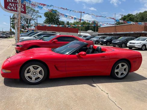 Used 1998 Chevrolet Corvette Convertible w/ Memory Pkg RWD image 10