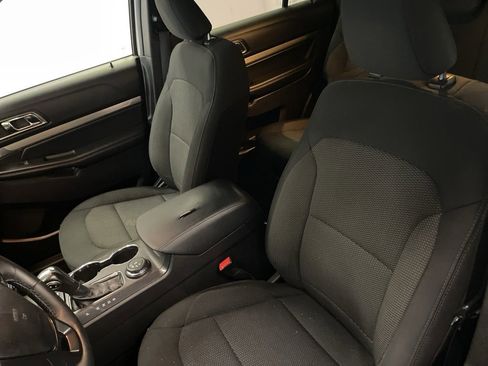 Used 2019 Ford Explorer XLT image 17