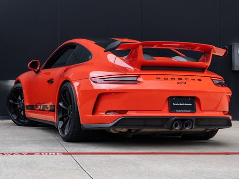 Certified 2018 Porsche 911 GT3 RWD image 3