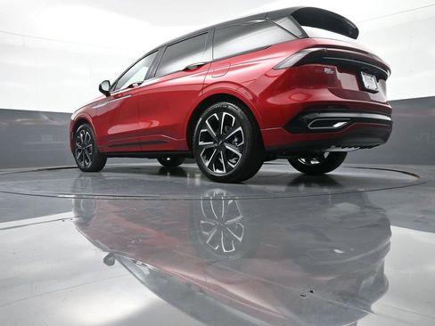 Used 2025 Lincoln Nautilus Reserve image 35